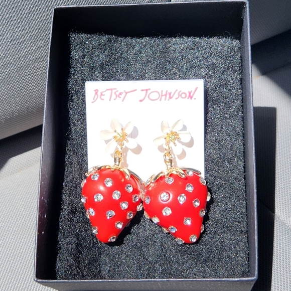Betsey Johnson NWT Strawberry Earrings Crystal Lilly Flower Dangle Red & White - Picture 7 of 10